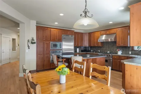 23431 NE 10th Place Sammamish WA 98074