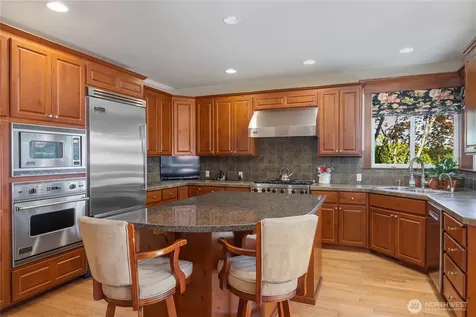 23431 NE 10th Place Sammamish WA 98074