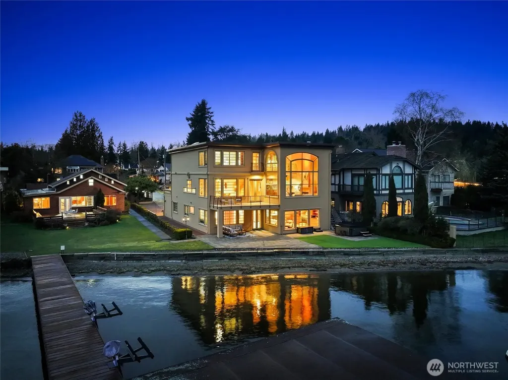 4701 NE Shore Place Lake Forest Park WA 98155