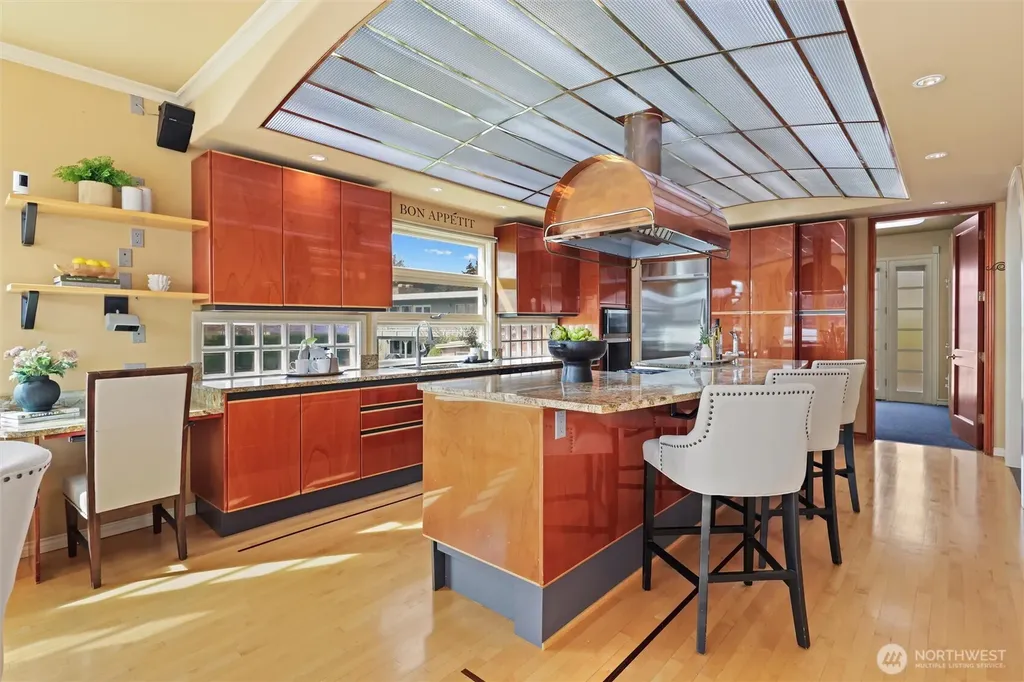4701 NE Shore Place Lake Forest Park WA 98155