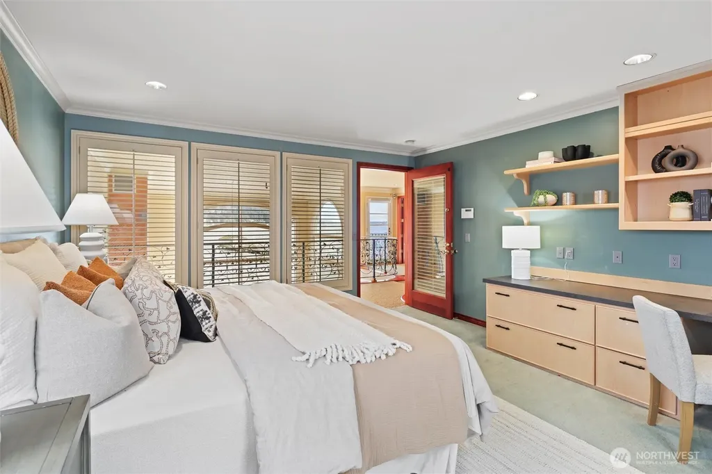 4701 NE Shore Place Lake Forest Park WA 98155
