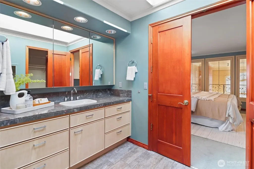 4701 NE Shore Place Lake Forest Park WA 98155