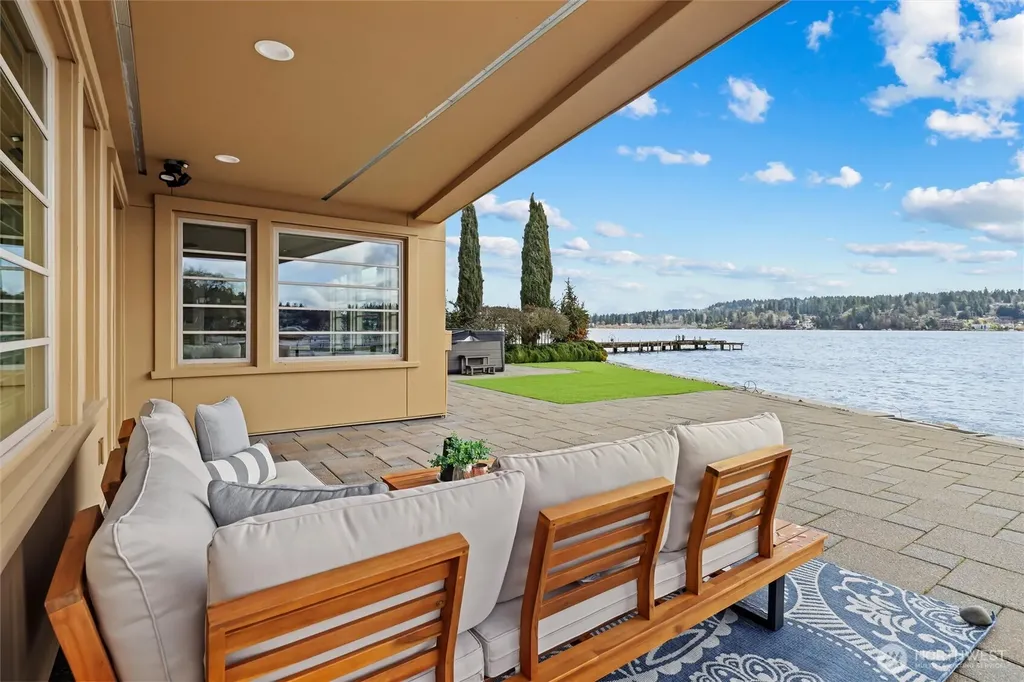 4701 NE Shore Place Lake Forest Park WA 98155