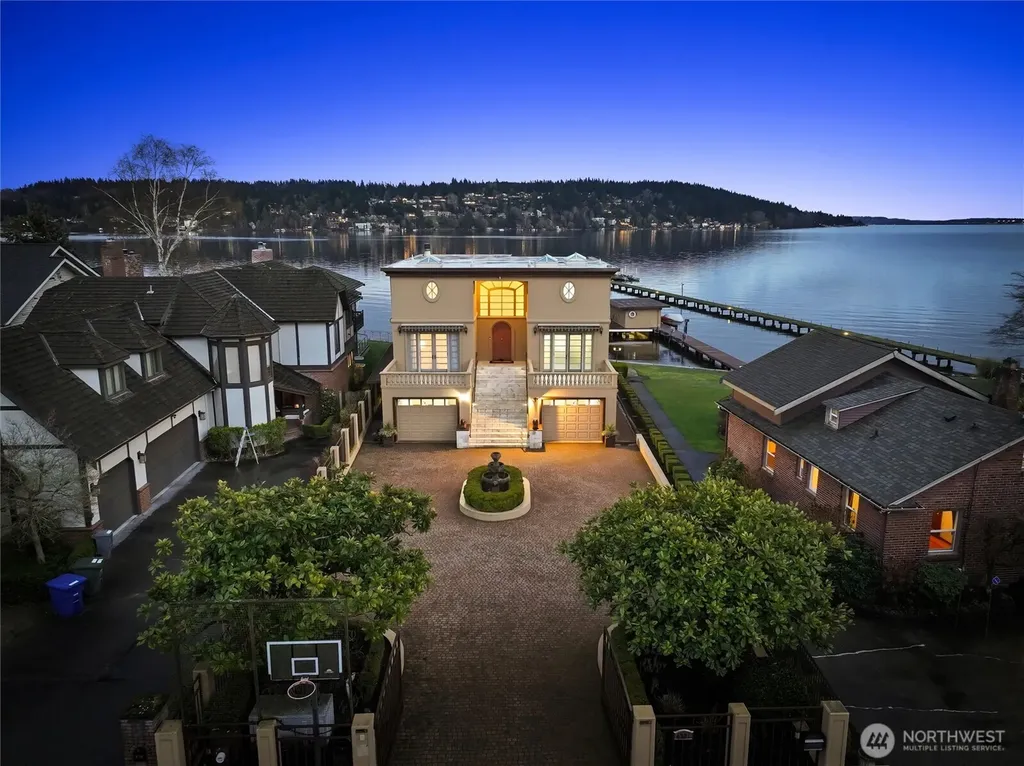 4701 NE Shore Place Lake Forest Park WA 98155