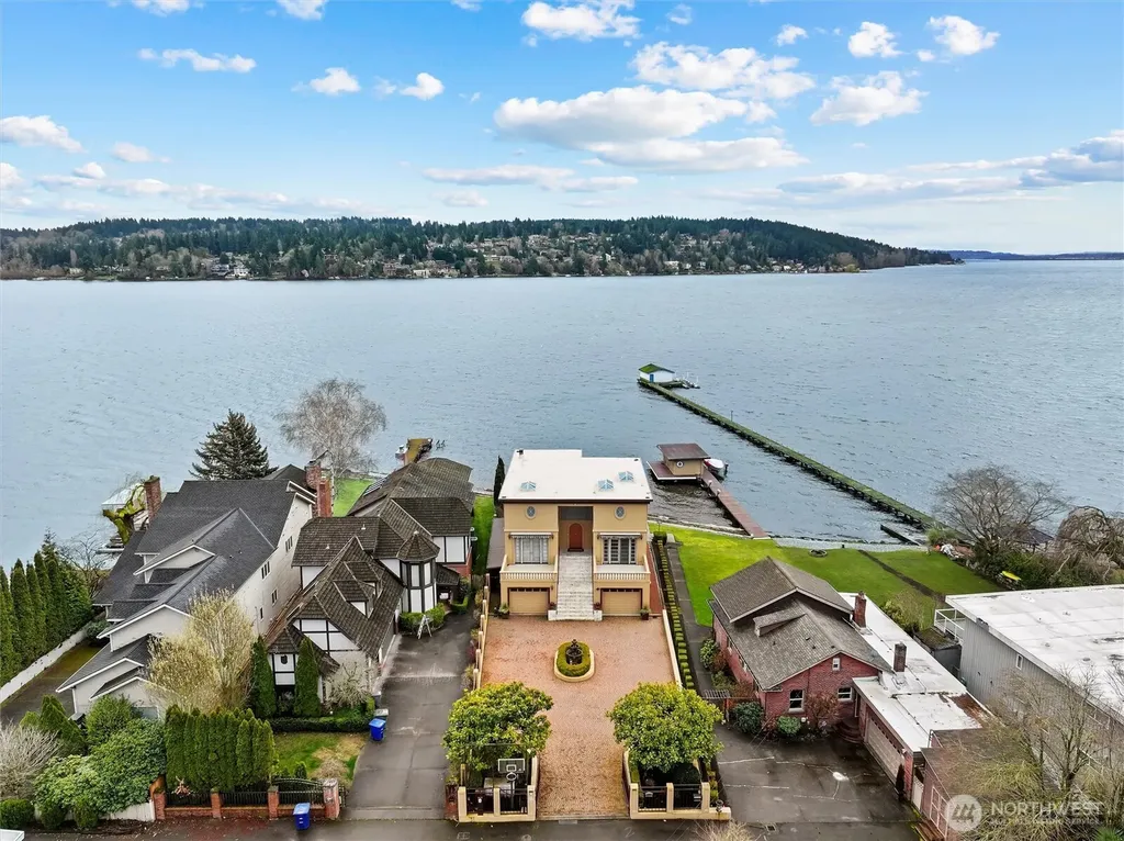 4701 NE Shore Place Lake Forest Park WA 98155