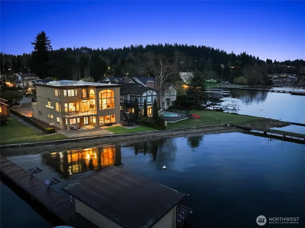 4701 NE Shore Place Lake Forest Park WA 98155