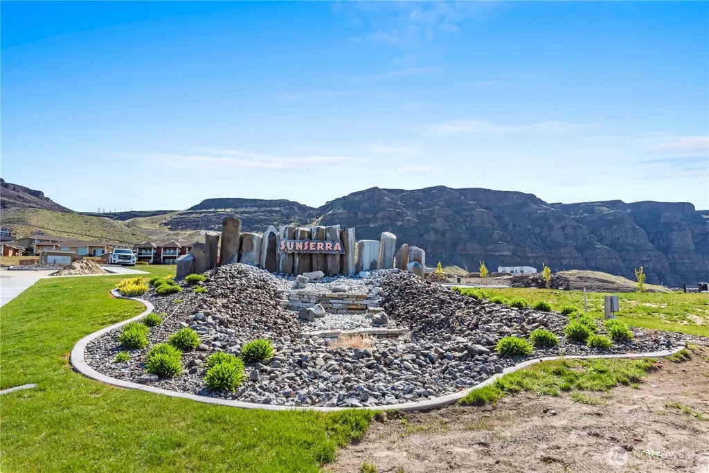 9234 Canyon Drive NW Quincy WA 98848