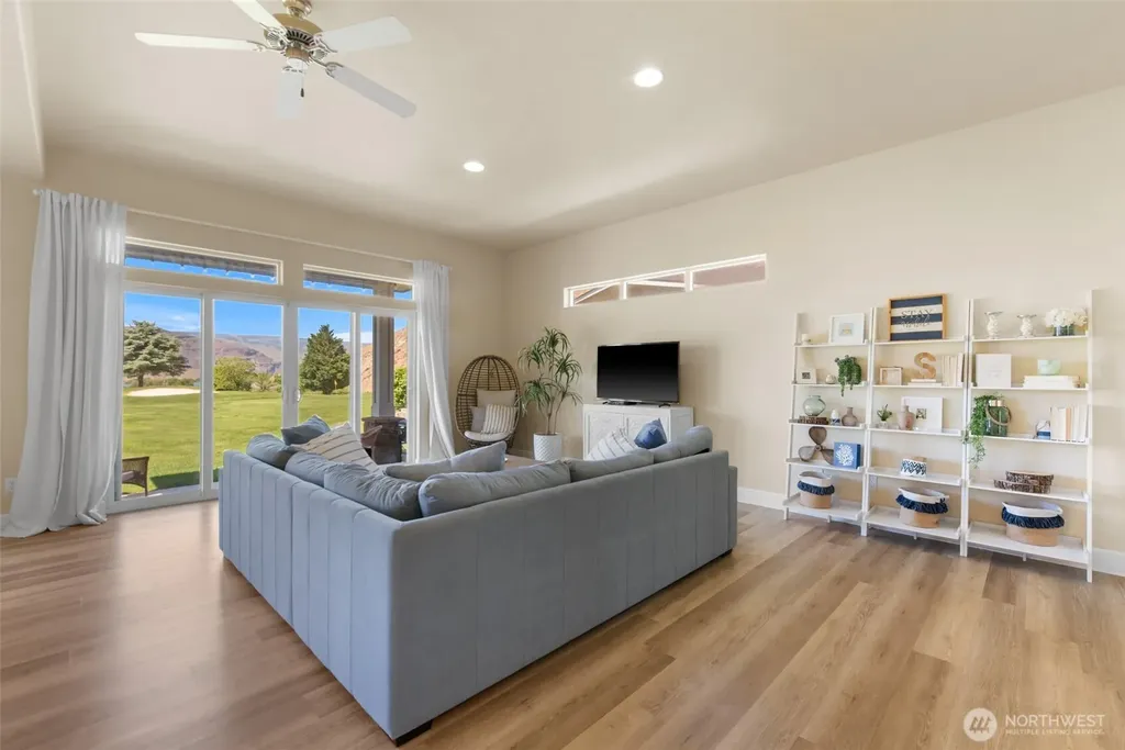 9234 Canyon Drive NW Quincy WA 98848