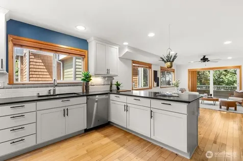 806 N 49th Street Seattle WA 98103
