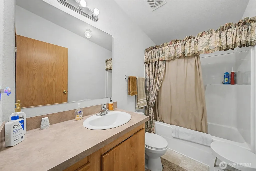 426 7th Ave SE Ephrata WA 98823