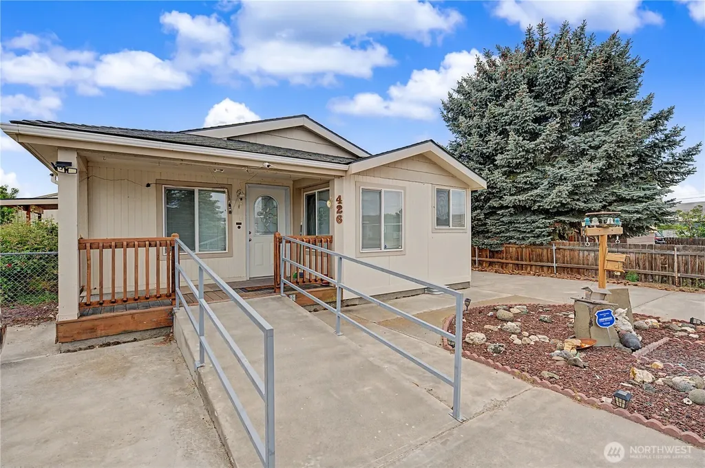 426 7th Ave SE Ephrata WA 98823