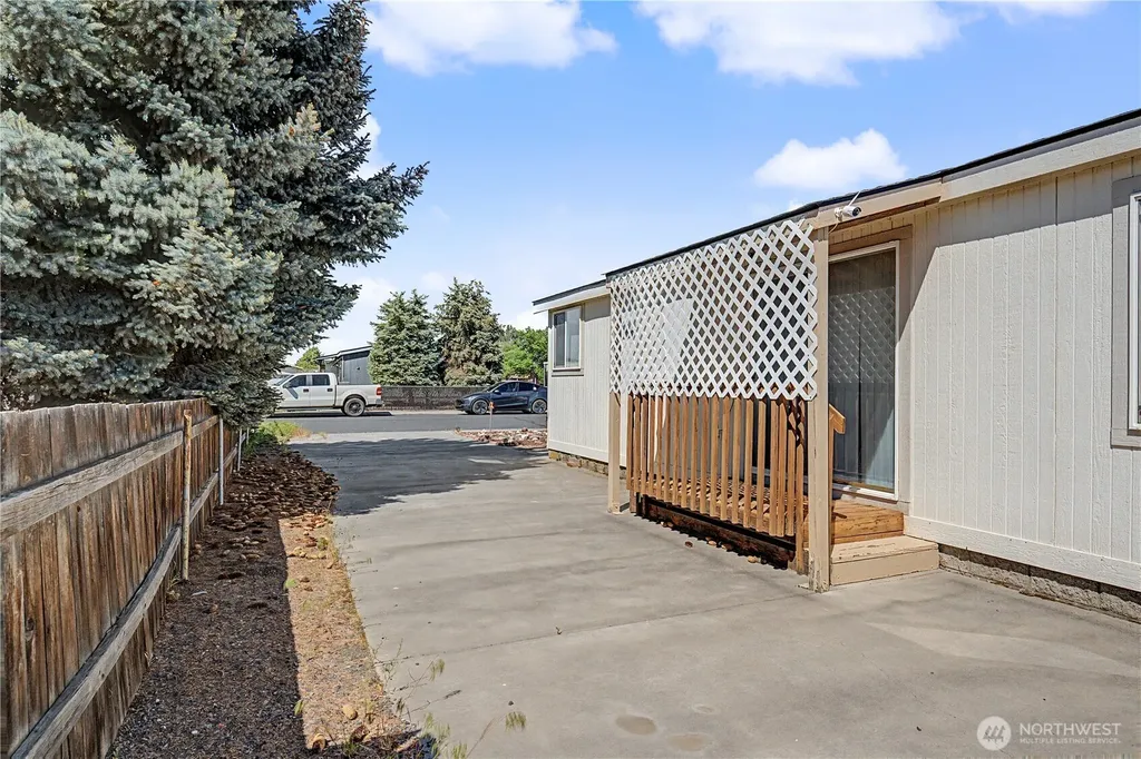 426 7th Ave SE Ephrata WA 98823