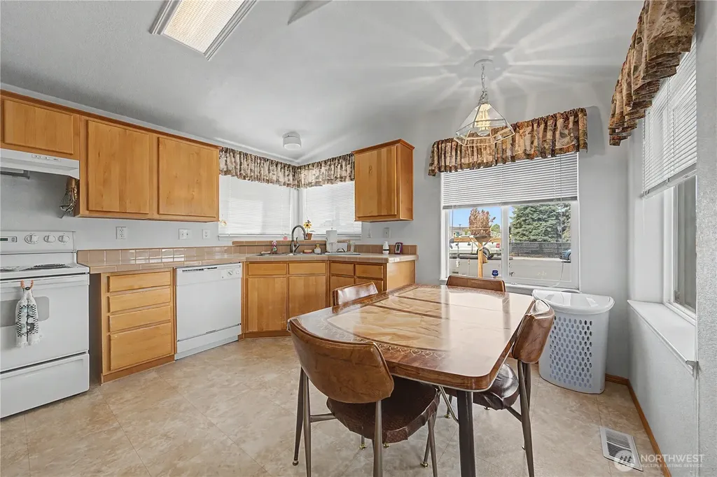 426 7th Ave SE Ephrata WA 98823