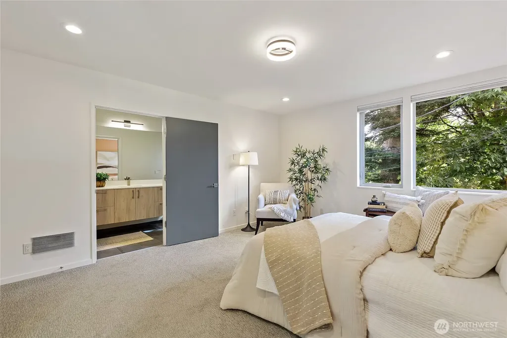 8424 24th Avenue SW Seattle WA 98106