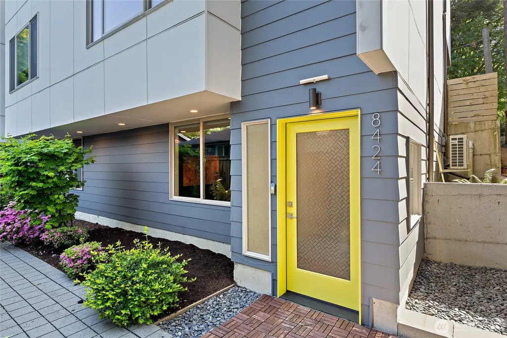 8424 24th Avenue SW Seattle WA 98106