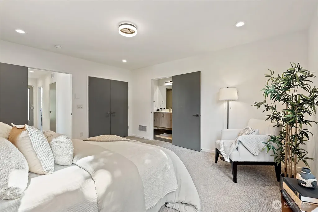 8424 24th Avenue SW Seattle WA 98106