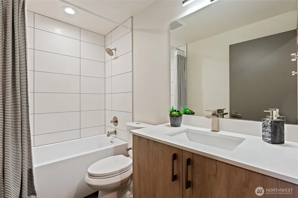 8424 24th Avenue SW Seattle WA 98106