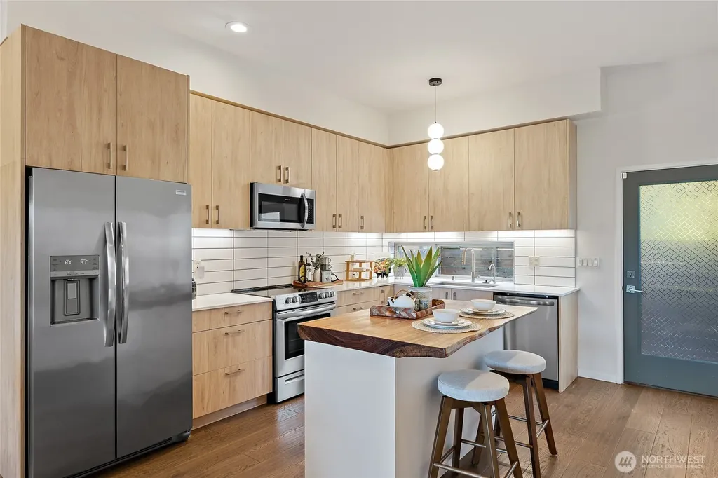 8424 24th Avenue SW Seattle WA 98106