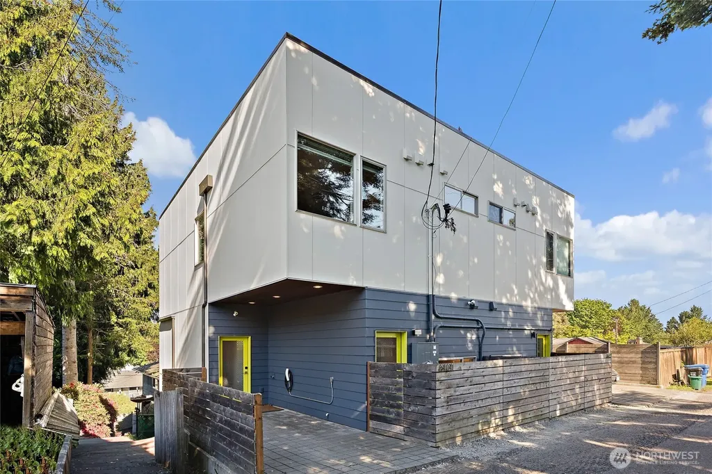 8424 24th Avenue SW Seattle WA 98106