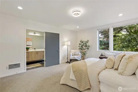 8424 24th Avenue SW Seattle WA 98106
