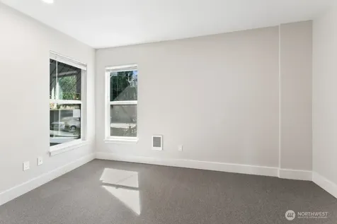 5243 19th Avenue NE Seattle WA 98105