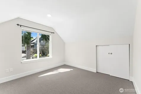 5243 19th Avenue NE Seattle WA 98105