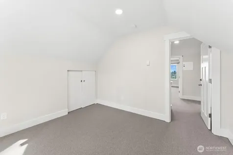 5243 19th Avenue NE Seattle WA 98105