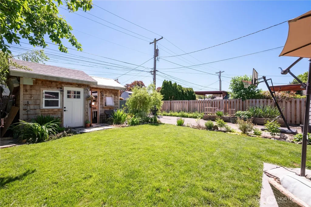 1022 22nd Avenue Longview WA 98632