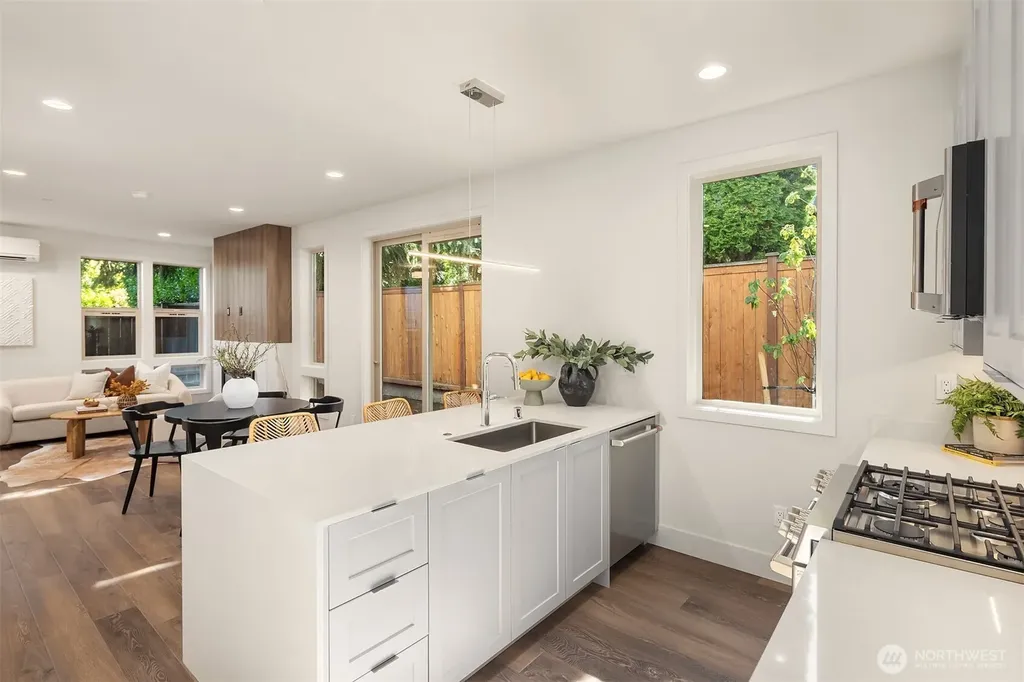 641 18th Avenue W Kirkland WA 98033