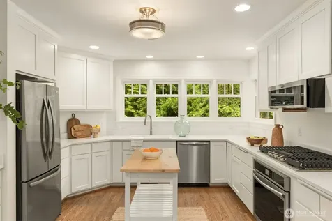 14864 Sivertson Road NE Bainbridge Island WA 98110