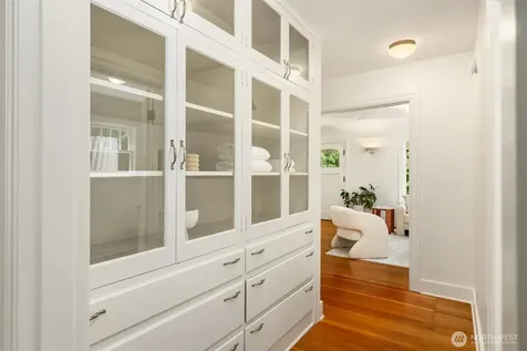 14864 Sivertson Road NE Bainbridge Island WA 98110