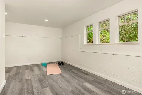 14864 Sivertson Road NE Bainbridge Island WA 98110