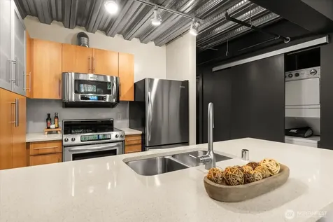 401 9th Avenue N Seattle WA 98109