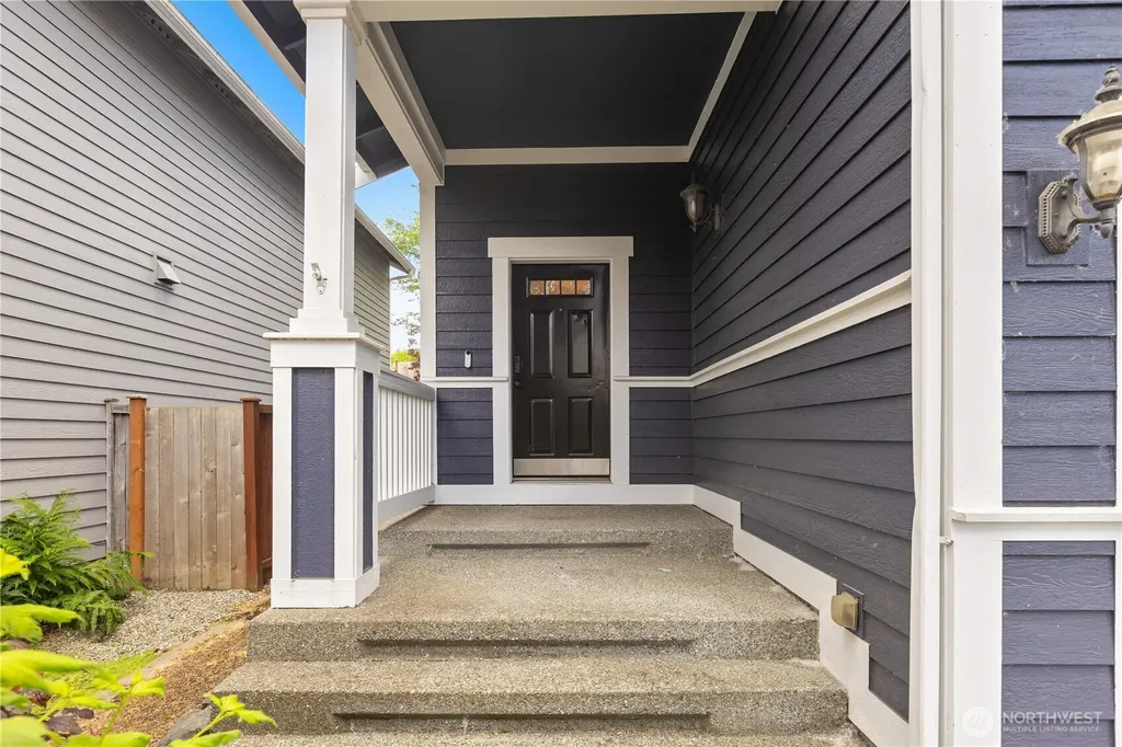 912 25th Avenue SW Puyallup WA 98373