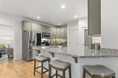 912 25th Avenue SW Puyallup WA 98373
