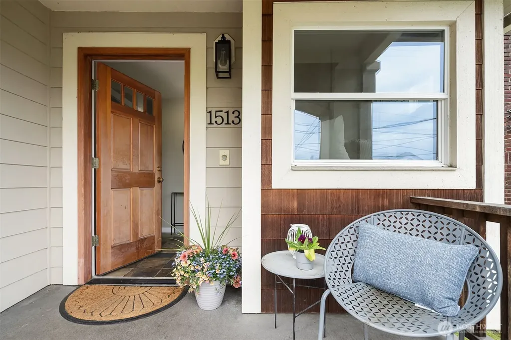 1513 27th Avenue Seattle WA 98122