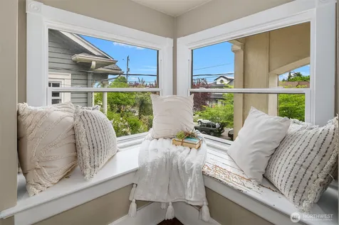 1513 27th Avenue Seattle WA 98122
