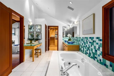 18 Holly Lane Mercer Island WA 98040