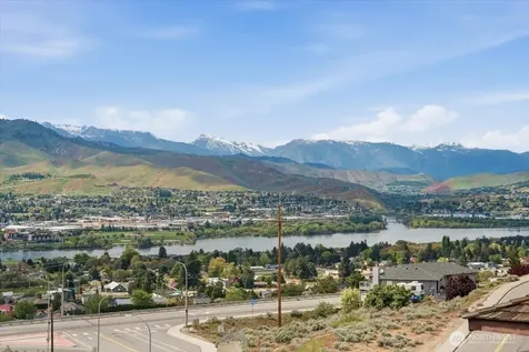 602 Daniels Drive East Wenatchee WA 98802