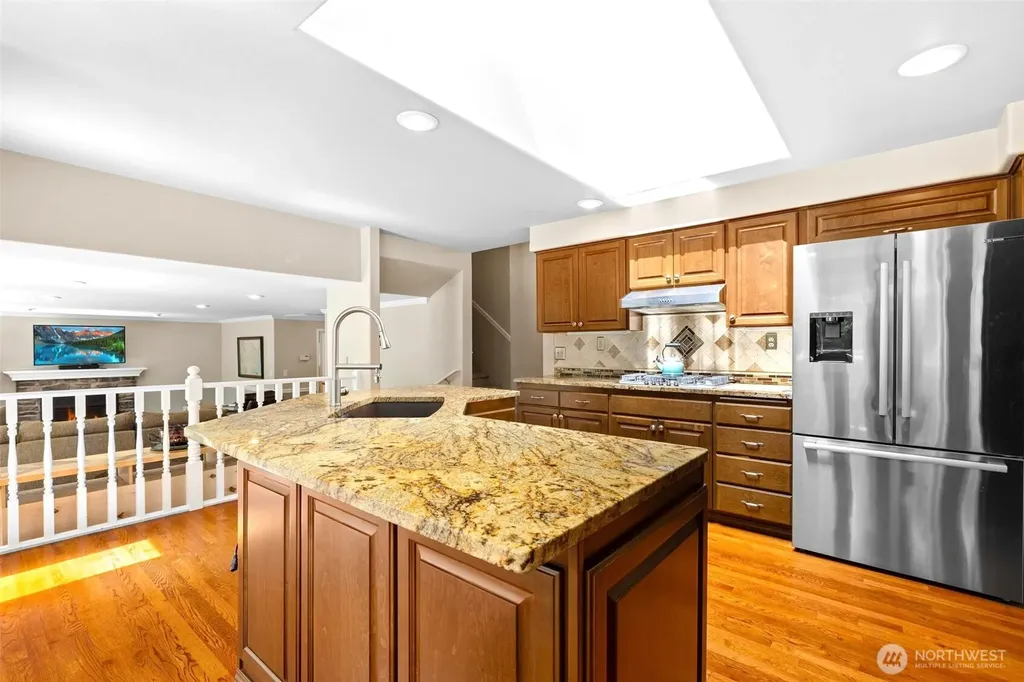 31015 W Lake Morton Drive SE Kent WA 98042