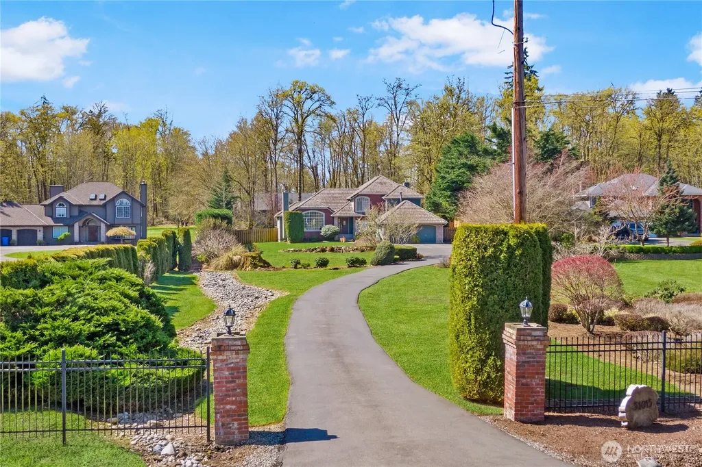 31015 W Lake Morton Drive SE Kent WA 98042
