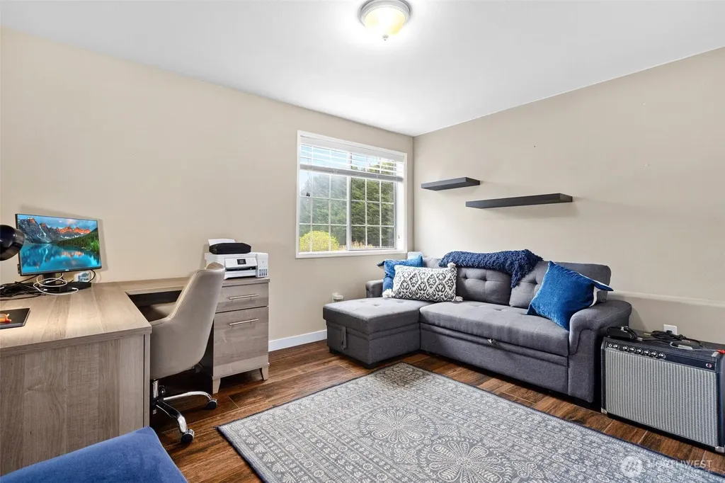 31015 W Lake Morton Drive SE Kent WA 98042