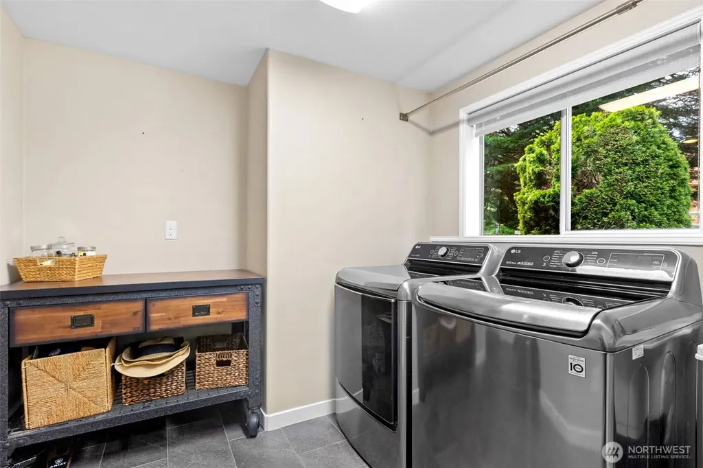 31015 W Lake Morton Drive SE Kent WA 98042