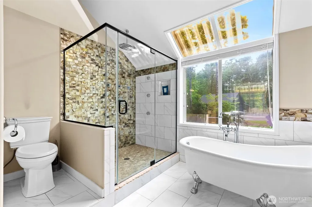 31015 W Lake Morton Drive SE Kent WA 98042