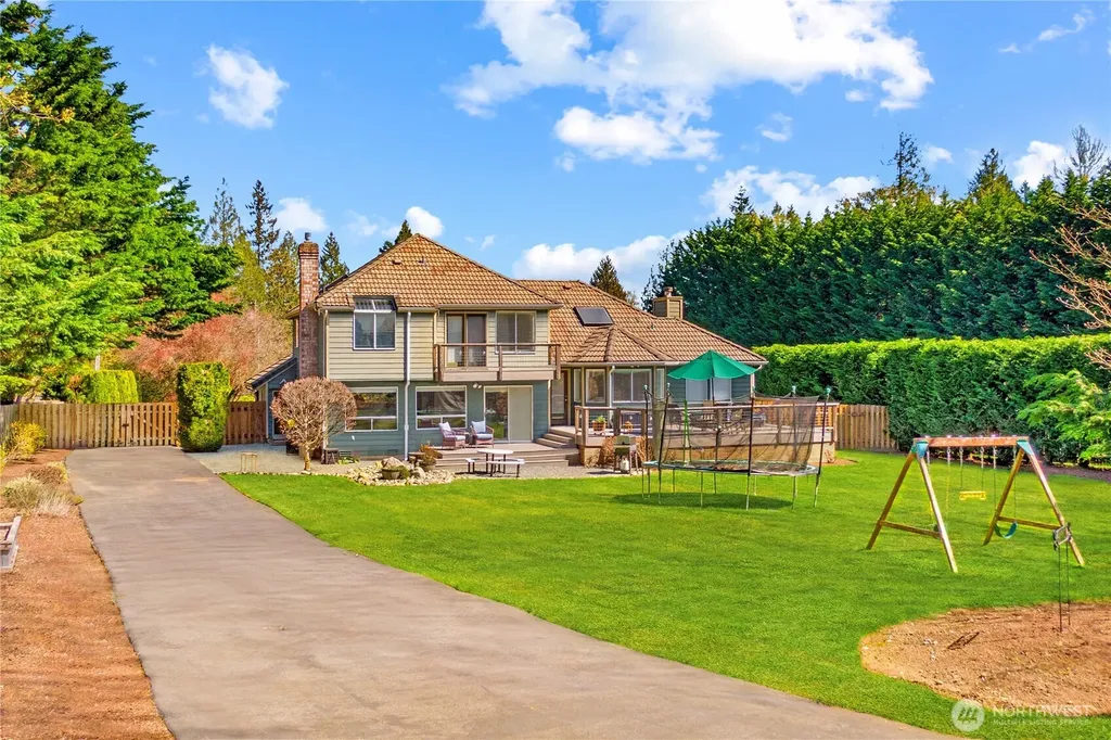 31015 W Lake Morton Drive SE Kent WA 98042