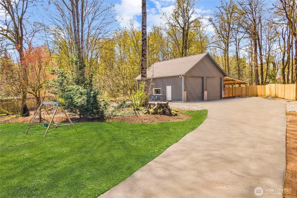 31015 W Lake Morton Drive SE Kent WA 98042