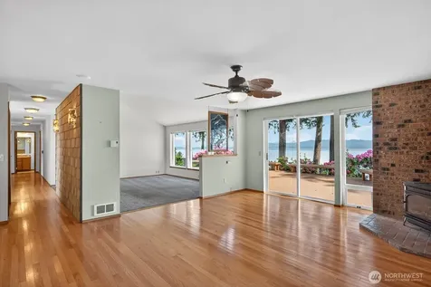 1985 Cascade View Drive Camano Island WA 98282