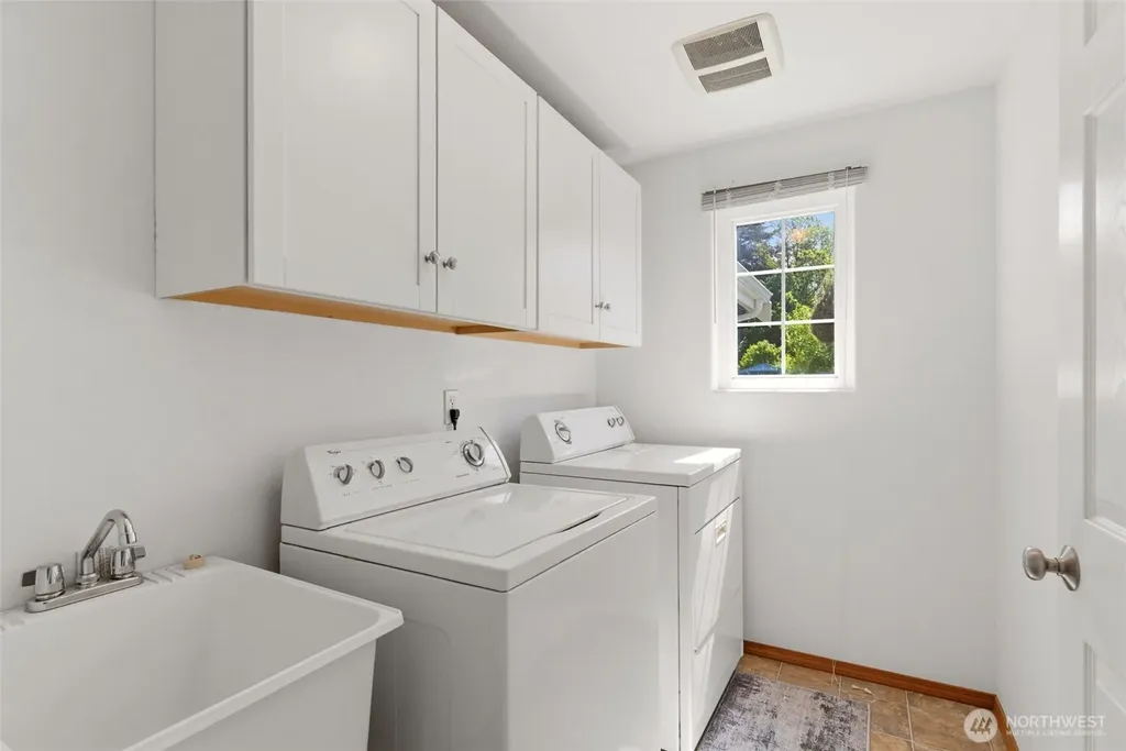 203 3rd Street NE Yelm WA 98597