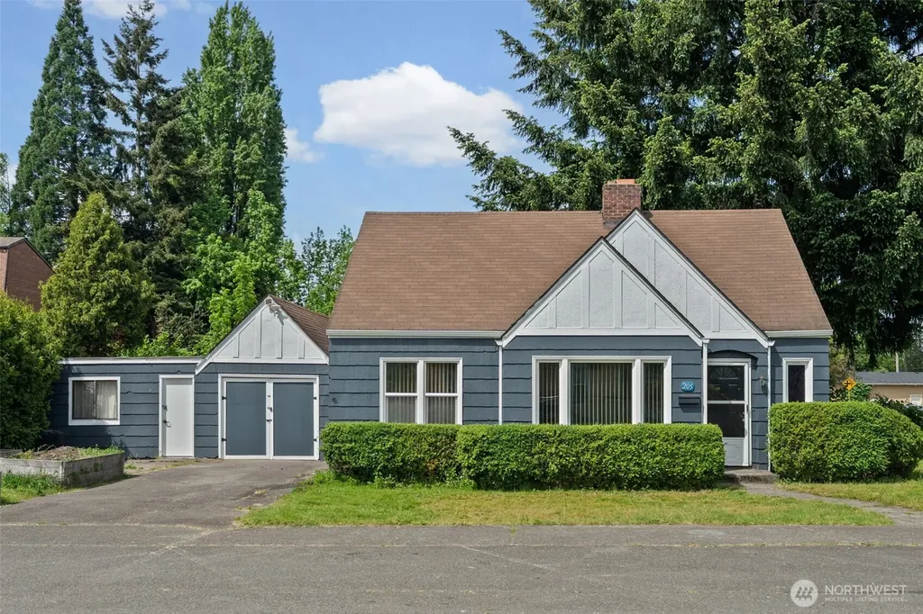 205 W Saar Street Kent WA 98032