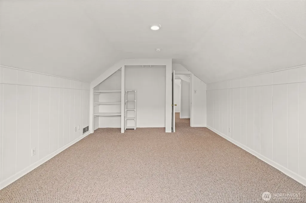205 W Saar Street Kent WA 98032